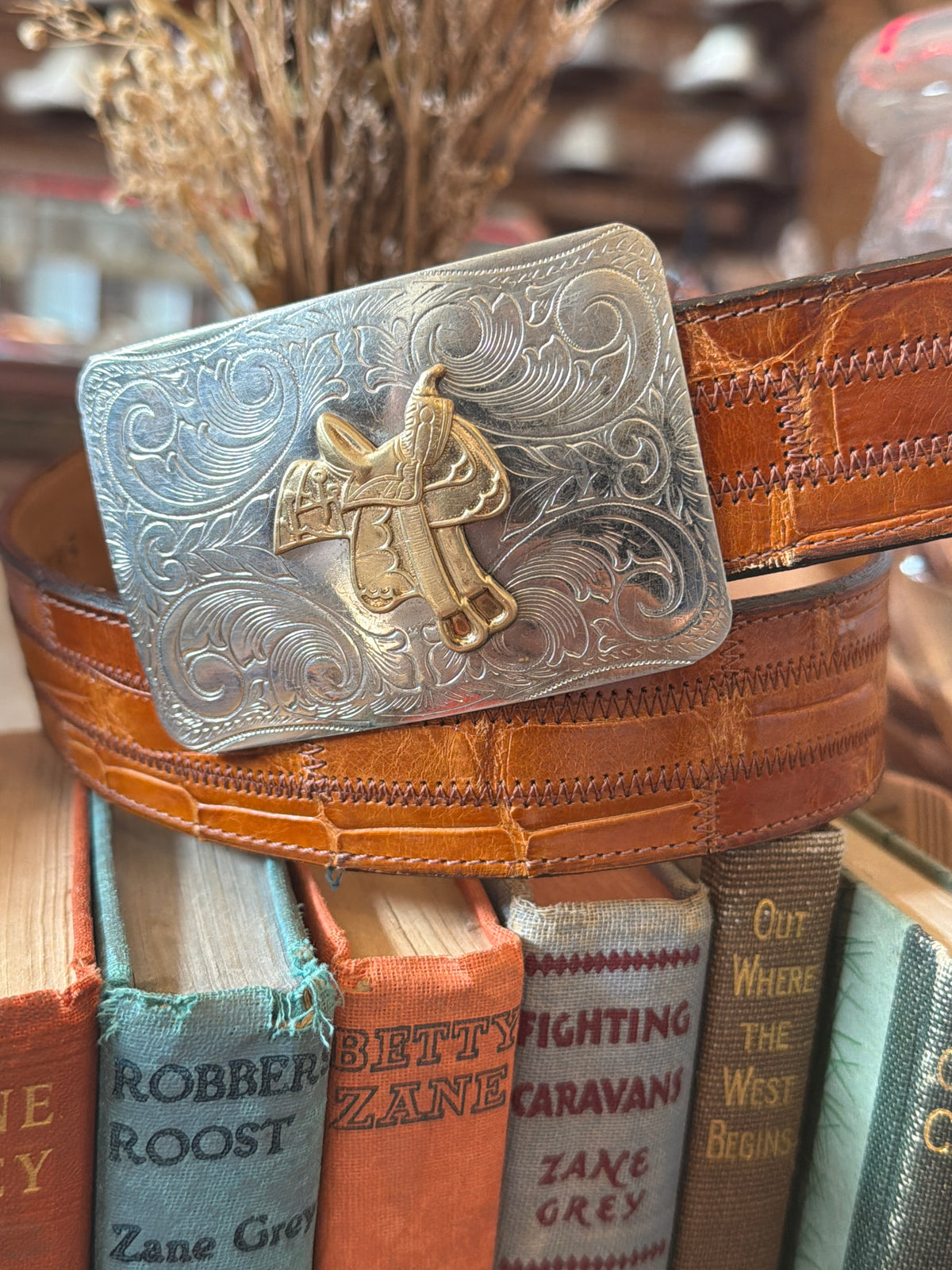 Saddle buckle