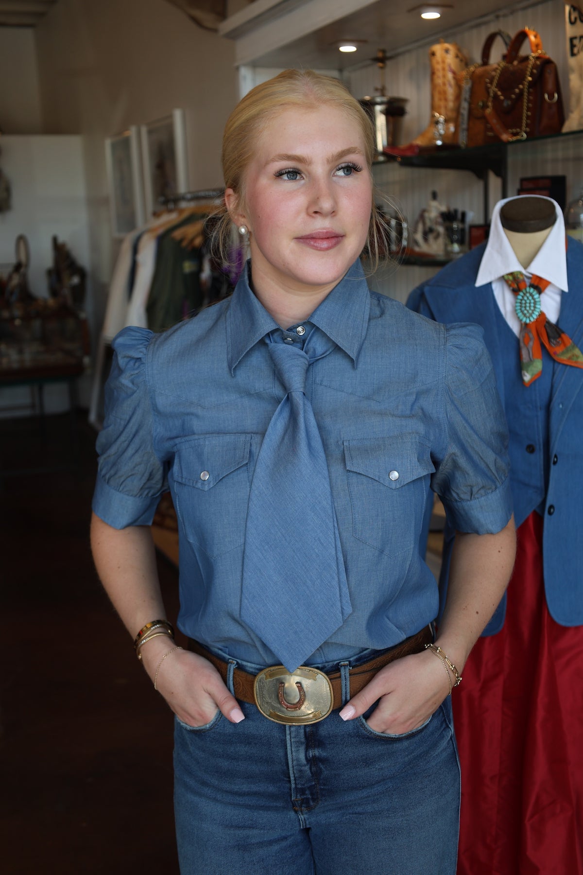 Women&#39;s Short Sleeve Western Shirt with Tie
