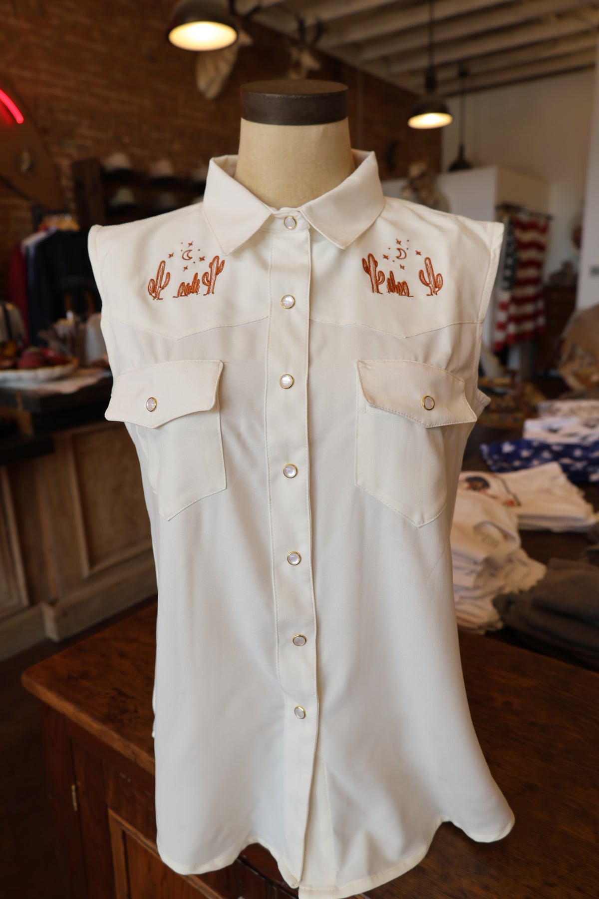 Cap Sleeve Pearl Snap with Embroidery