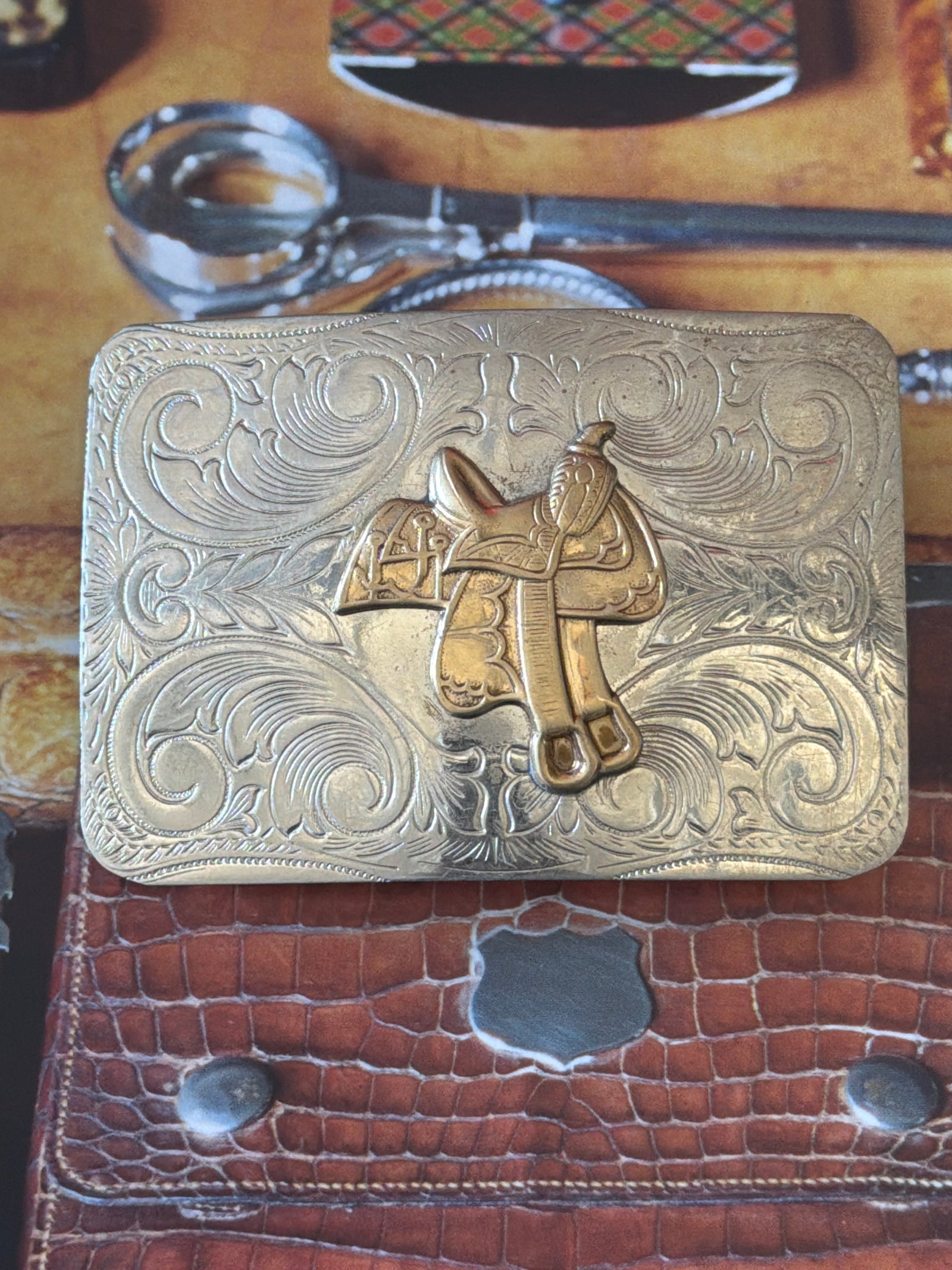 Saddle buckle